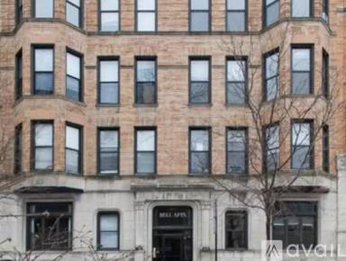 Main picture of 627 W Oakdale Ave