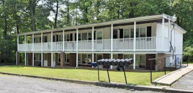 Main picture of 19 Oakwood Dr