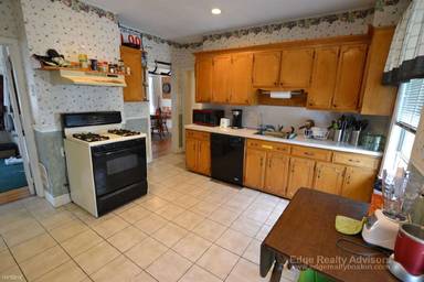 Main picture of 102 Brooks St
