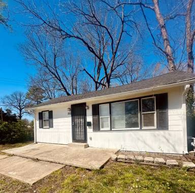 Main picture of 3110 E 73rd St