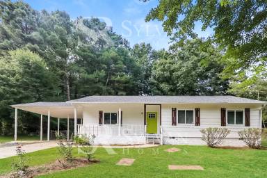 Main picture of 550 Pineland Cir SW