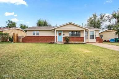 Main picture of 5300 S Drexel Ave