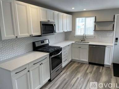 Main picture of 2115 Pleasant St