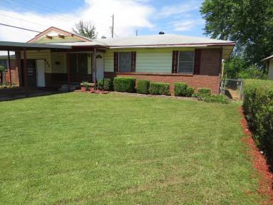 Main picture of 805 Holoway Dr