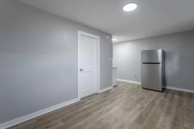 Main picture of 655 4th St NE