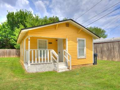 Main picture of 2413 S Youngs Blvd