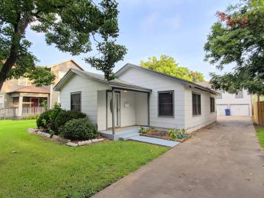 Main picture of 128 1/2 7th Ave N