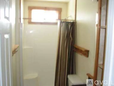 Main picture of 8652 Golden Ave