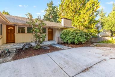 Main picture of 8246 SE 72nd St