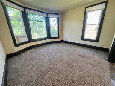 Main picture of 614 S 2nd Ave