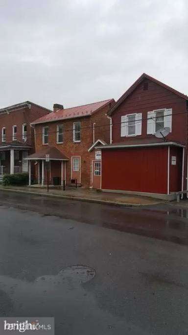 Main picture of 527 N Centre St