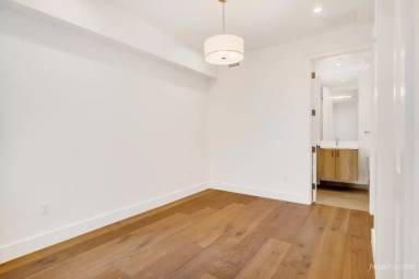 Main picture of 2 Castro St