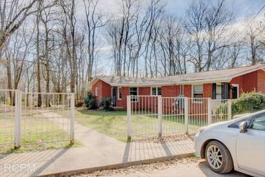 Main picture of 2711 Clayton Dr NW