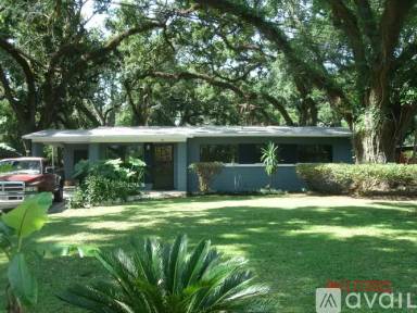 Main picture of 19 Saint Regis Dr