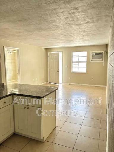 Main picture of 5 Circle Ave