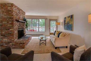 Main picture of 10706 Lakeside Ave NE