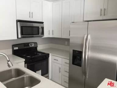 Main picture of 2110 S Bentley Ave