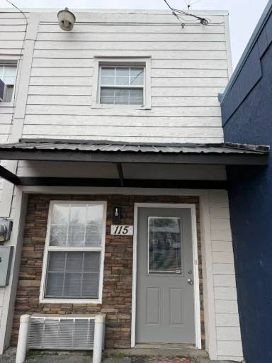 Main picture of 107 N High St