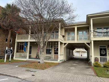 Main picture of 210 E Government St
