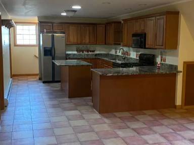 Main picture of 494 Main St
