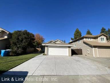 Main picture of 424 Regency Cir