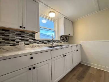 Main picture of 24 Franklin St