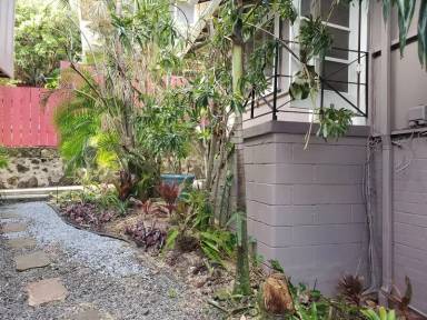 Main picture of 736 Hawaii St