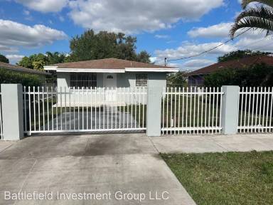 Main picture of 576 NW 2nd St