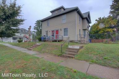 Main picture of 827 Pershing Ave