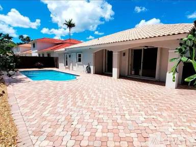 Main picture of 11250 NW 61st St