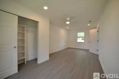 Main picture of 701 E Morton St
