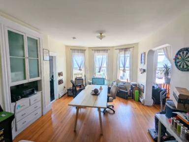 Main picture of 92 Medford St