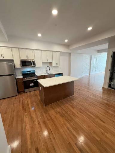 Main picture of 2033 W Broad St