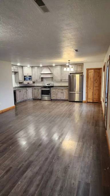 Main picture of 903 5th St SW