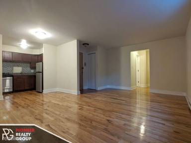 Main picture of 1446 N Dearborn St