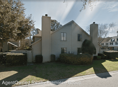 Main picture of 2 Maplecrest Dr