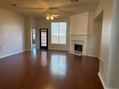 Main picture of 4441 English Oak Dr