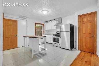 Main picture of 860 Putnam Ave