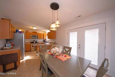 Main picture of 105 Bennie Ct