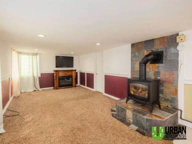 Main picture of 3711 E Wellesley Ave