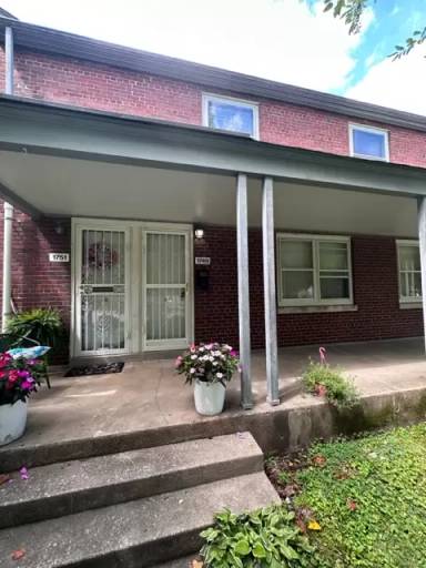 Main picture of 1749 Algonquin Pkwy