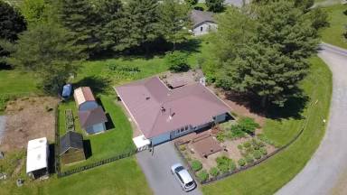 Main picture of 15 Donna Ln