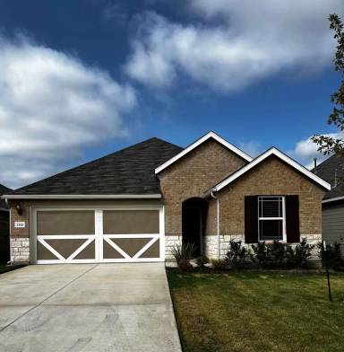 Main picture of 1315 Hillsong St