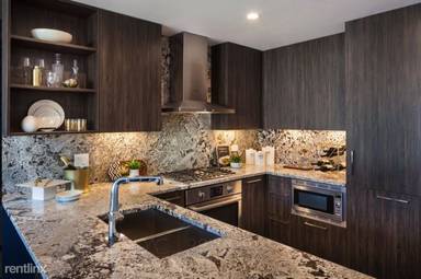 Main picture of 444 W Chicago Ave