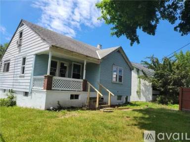 Main picture of 310 N West End Blvd