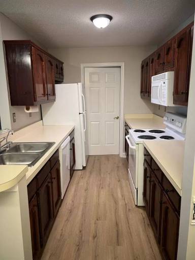 Main picture of Colonial Place Condos