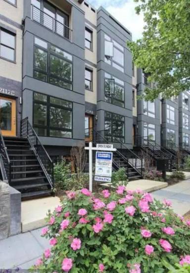 Main picture of 2116 3rd St NE