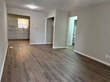 Main picture of 7513 E Lincoln St