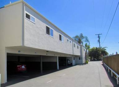 Main picture of 454 N Fig St