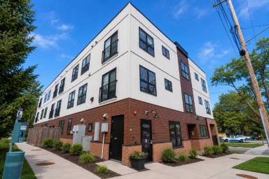 Main picture of 255 Bradford St NE
